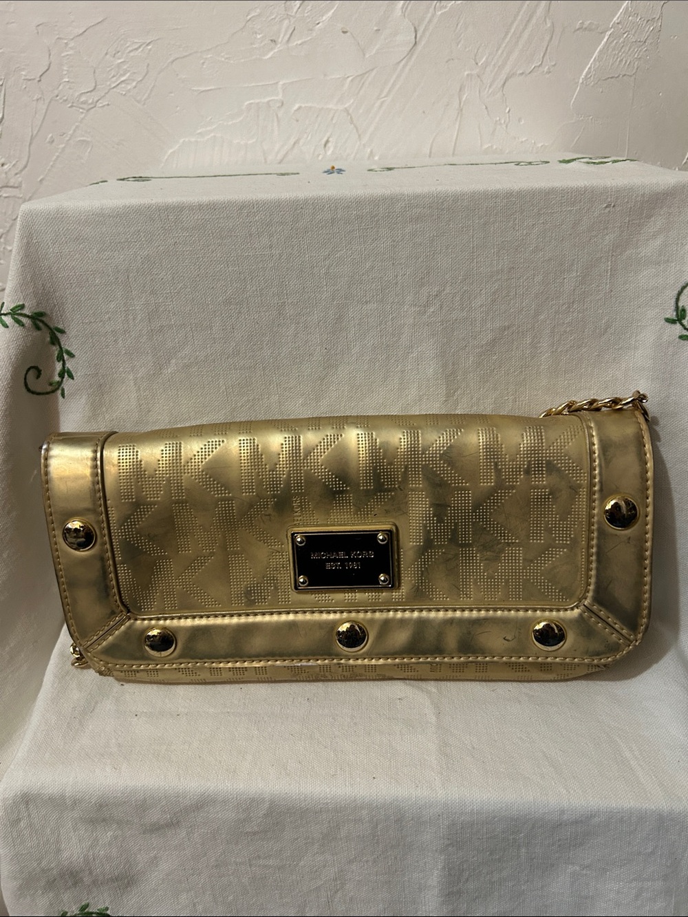 Michael Kors Metallic Gold Shoulder Bag with Chain Strap - Picture 2 of 9